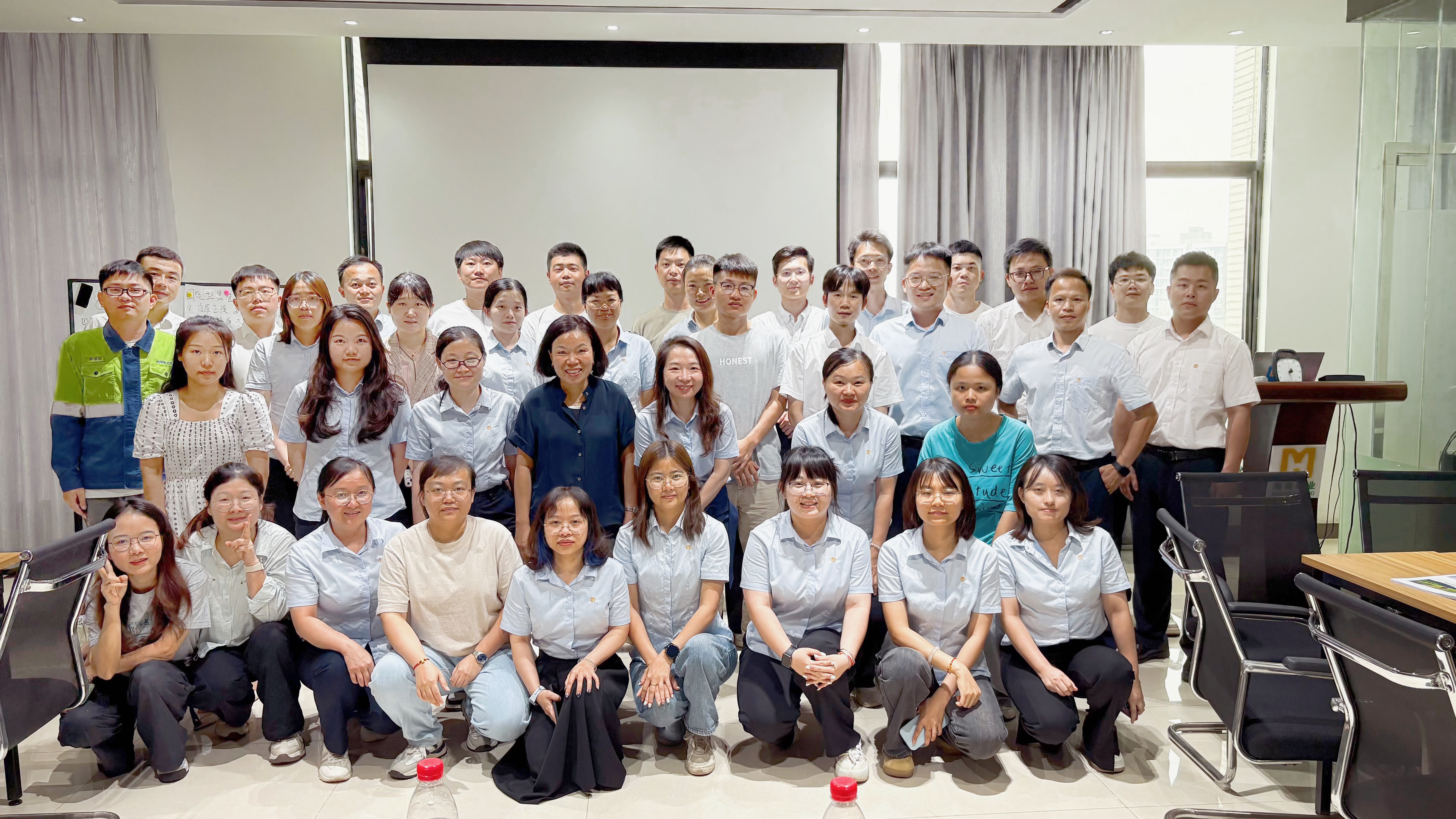 聚焦能力提升丨海南矿业举办“拥抱成长思维，重塑职场未来”工作坊