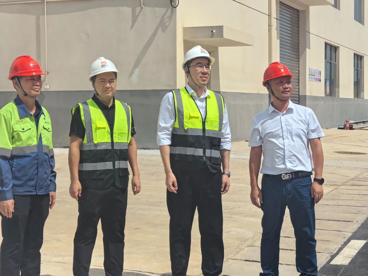 海南矿业总裁滕磊调研海南星之海新材料公司